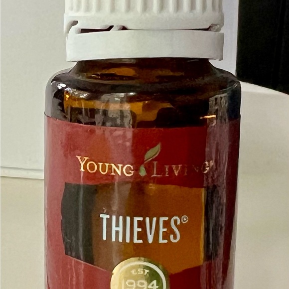 Thieves Essential Oil - .50 fl oz - Picture 2 of 7